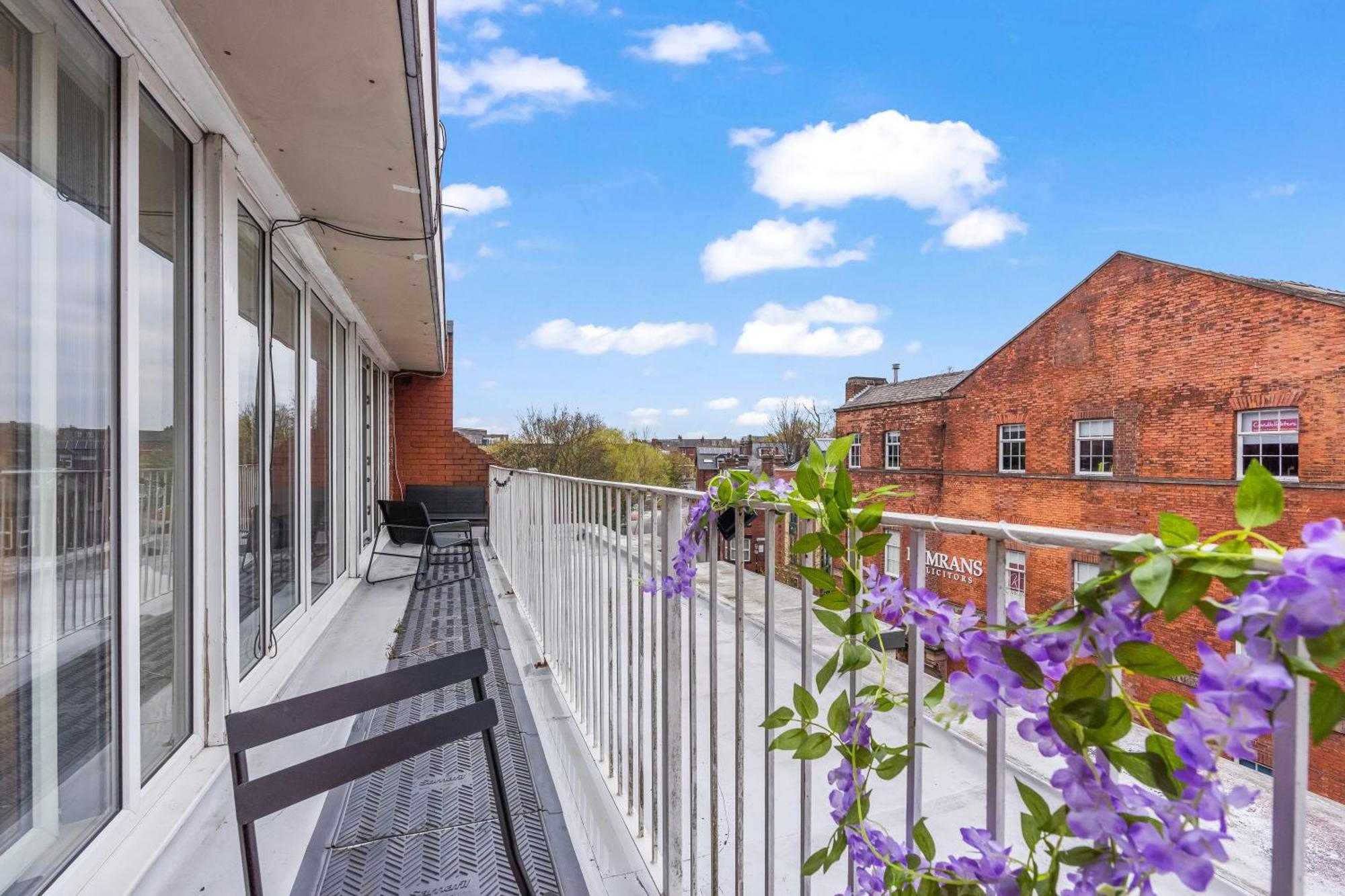 Balcony Views In The * Leeds (West Yorkshire)